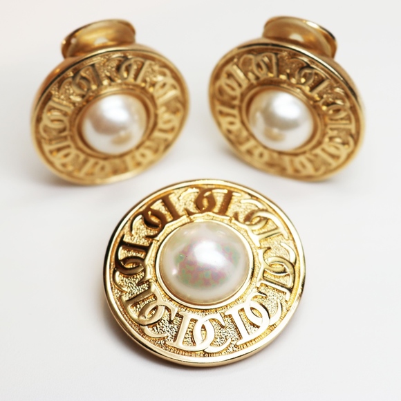 ⚜️ VINTAGE CHRISTIAN DIOR LOGO FAUX PEARL EARRINGS - Picture 2 of 14